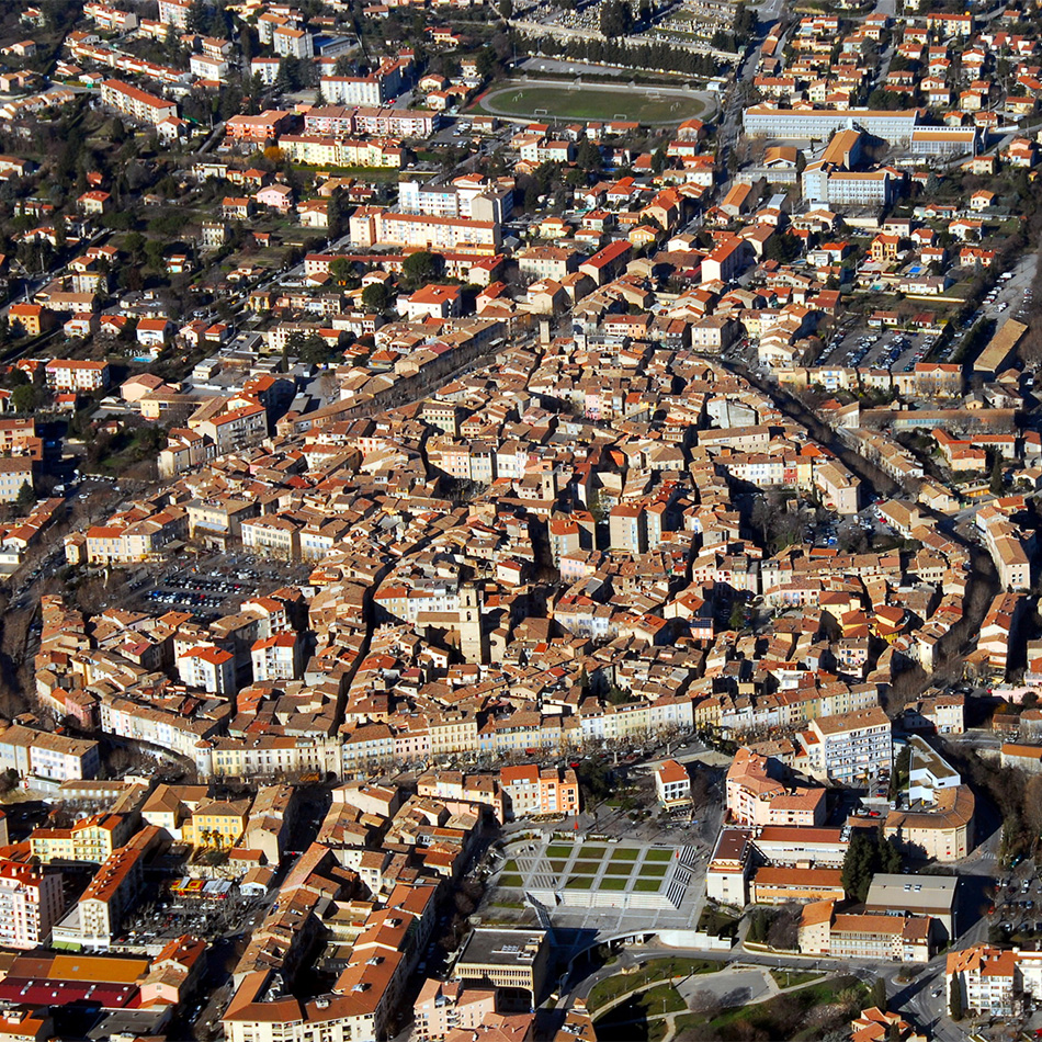 decouvrez la plus grande ville des alpes de haute provence