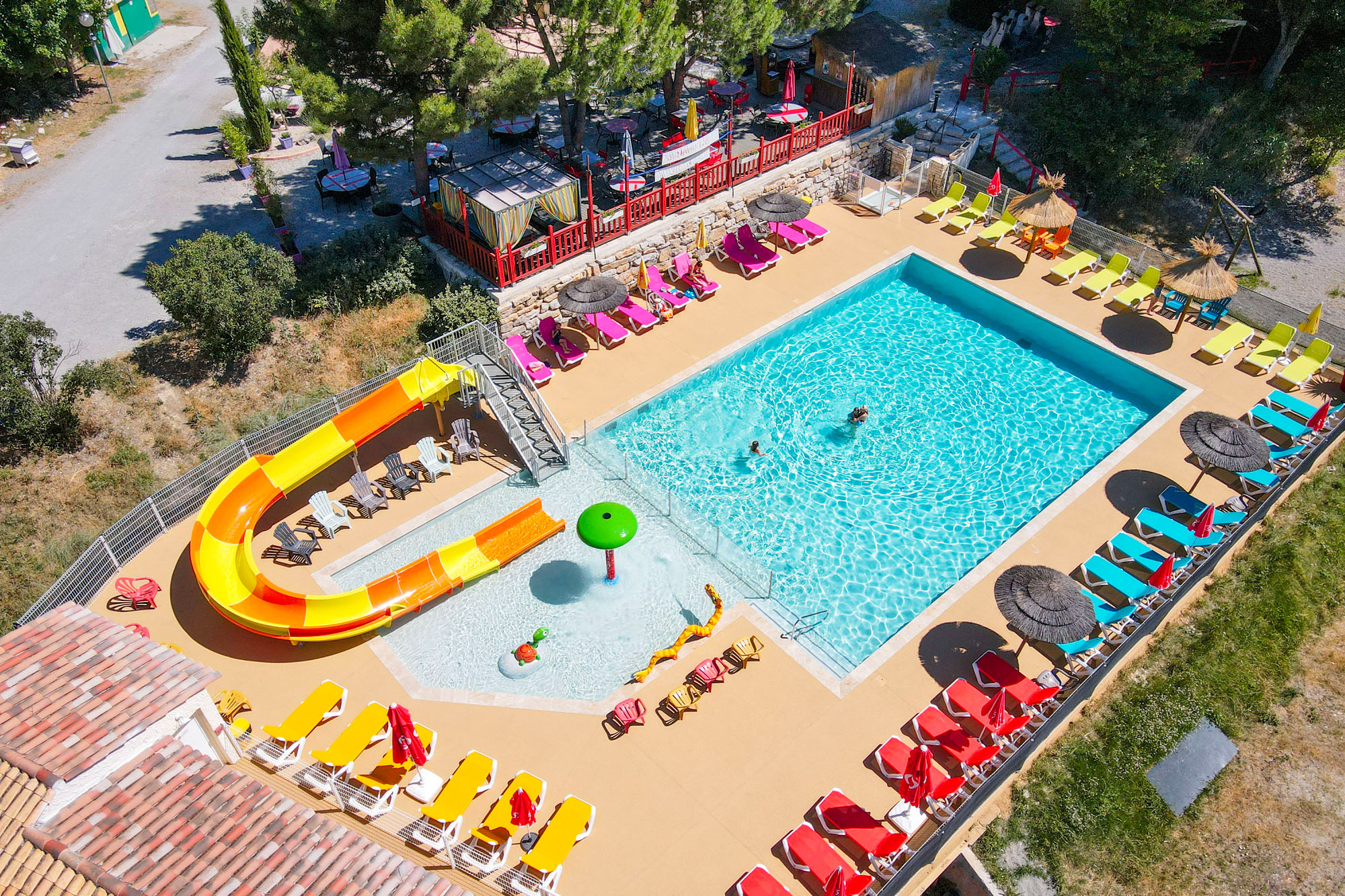 profitez du camping proche d apt avec piscine