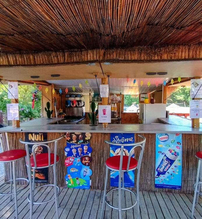 bar camping la riviere